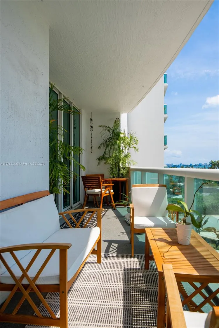 360 Condo #611 image #18