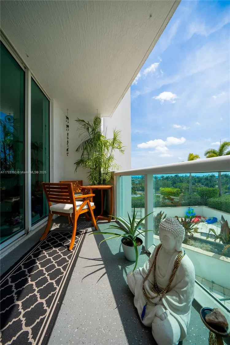 360 Condo #611 image #19