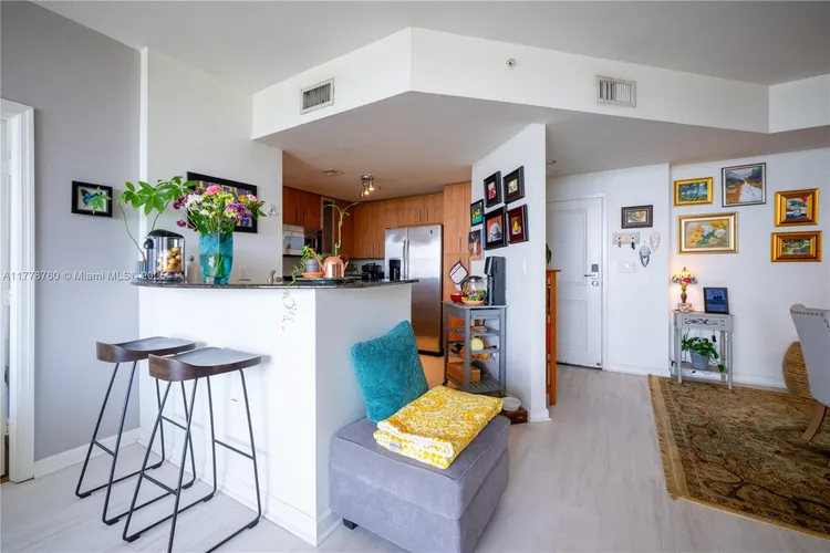 360 Condo #611 image #22