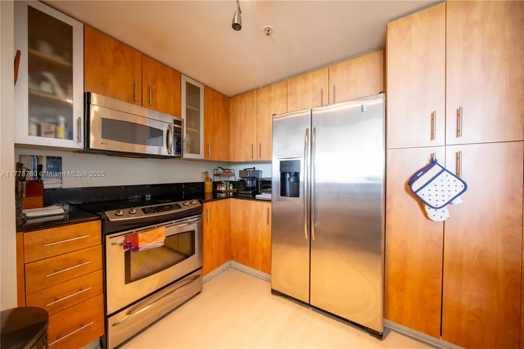 360 Condo #611 image #24