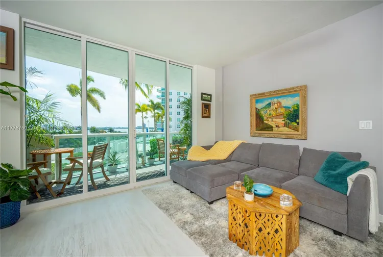 360 Condo #611 image #25