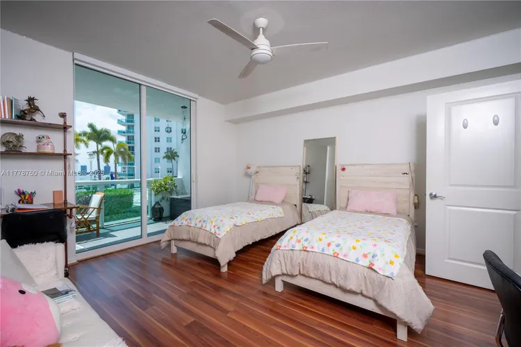 360 Condo #611 image #27