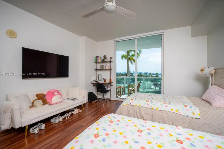 360 Condo #611 image #28