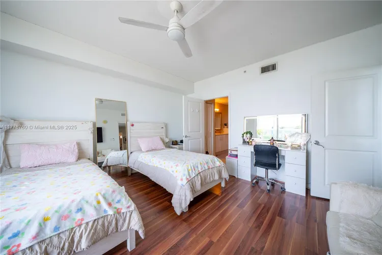 360 Condo #611 image #30