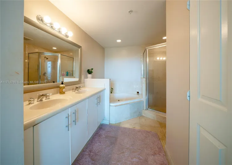 360 Condo #611 image #31