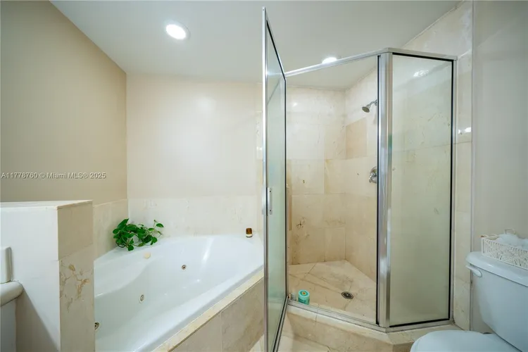 360 Condo #611 image #32