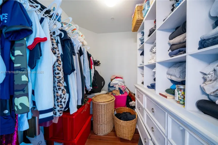 360 Condo #611 image #33