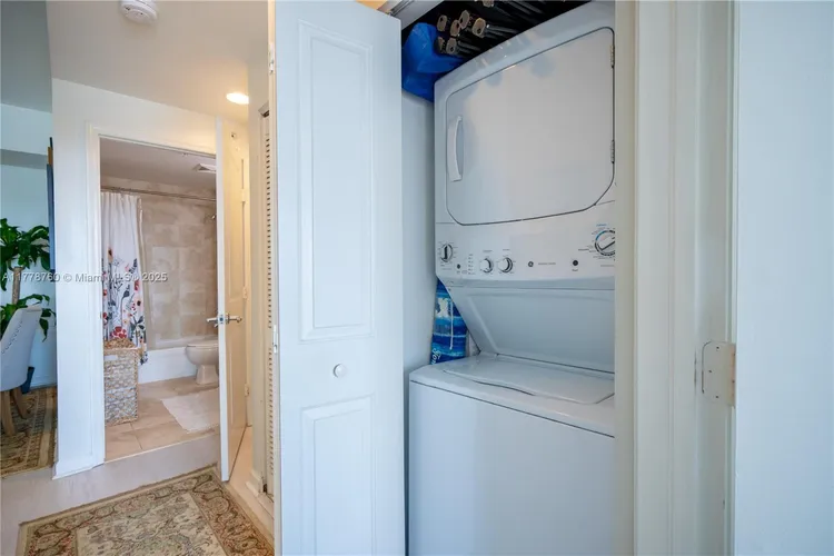 360 Condo #611 image #34