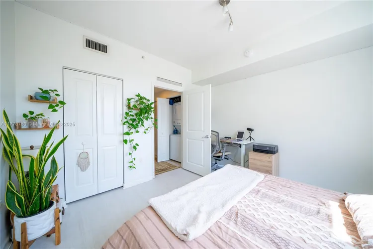 360 Condo #611 image #38