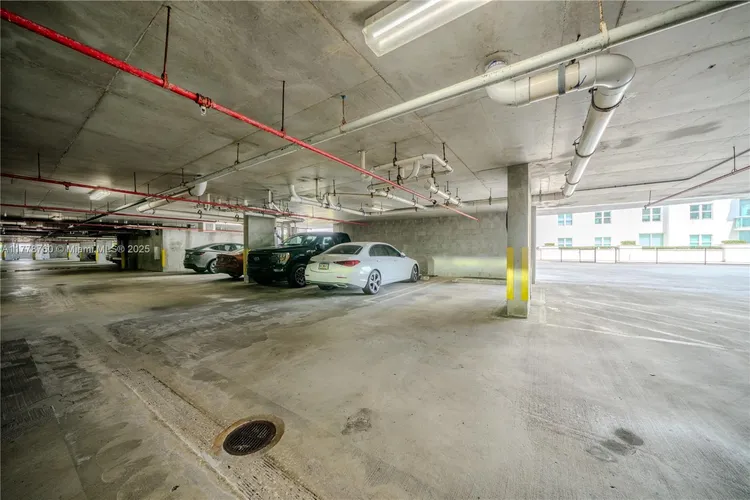 360 Condo #611 image #39