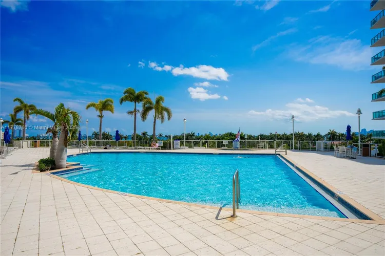 360 Condo #611 image #8