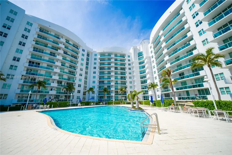 360 Condo #611 image #9