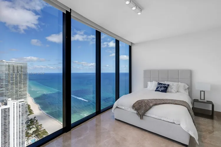 Porsche Design Tower #5105 image #17