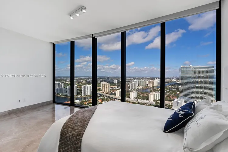 Porsche Design Tower #5105 image #18
