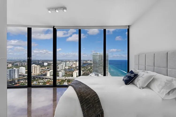 Porsche Design Tower #5105 image #19