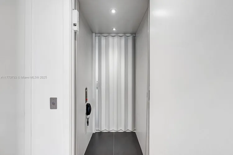 Porsche Design Tower #5105 image #26