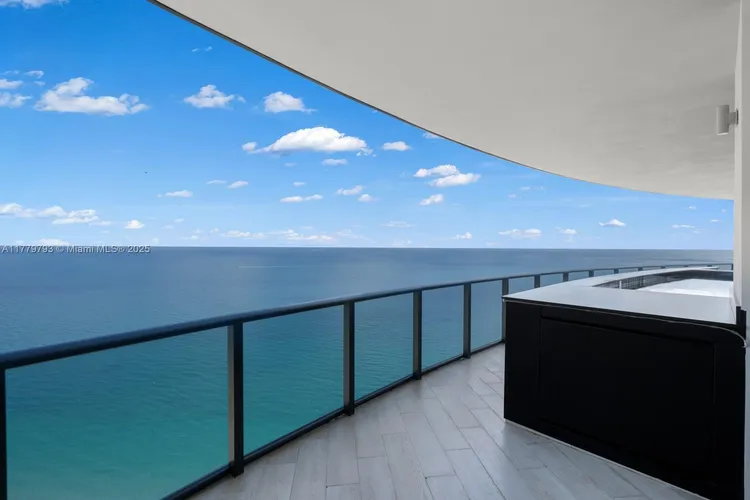 Porsche Design Tower #5105 image #28