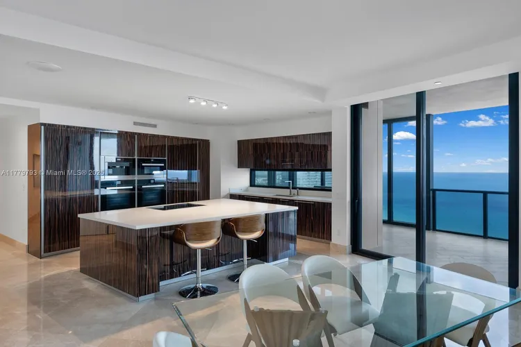 Porsche Design Tower #5105 image #7