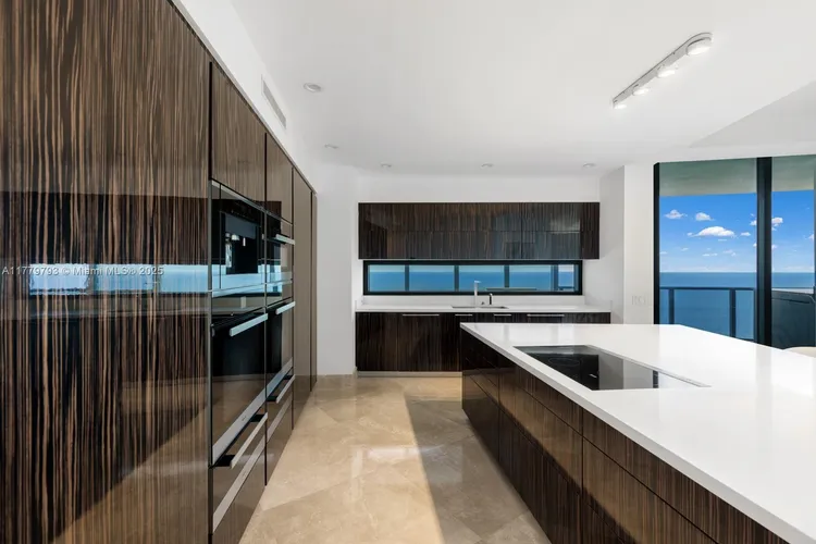 Porsche Design Tower #5105 image #8