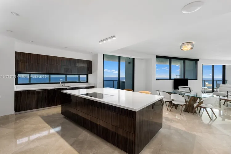 Porsche Design Tower #5105 image #9