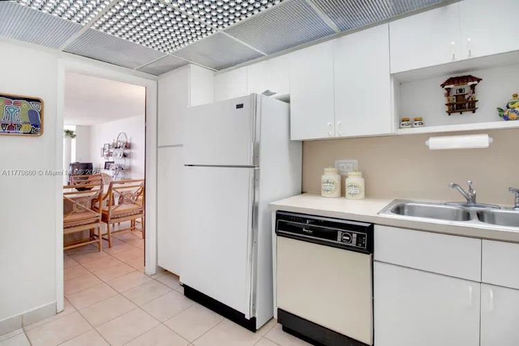 Carriage Club North #319 image #13