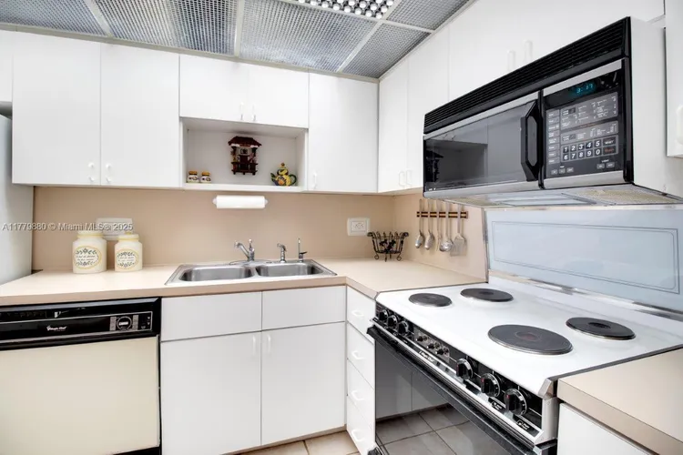 Carriage Club North #319 image #14