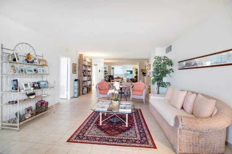 Carriage Club North #319 image #8