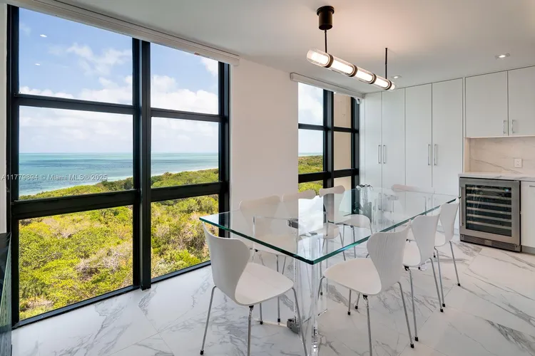 Towers of Key Biscayne #D907 image #11