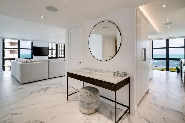 Towers of Key Biscayne #D907 image #12