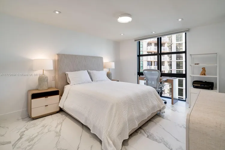 Towers of Key Biscayne #D907 image #17