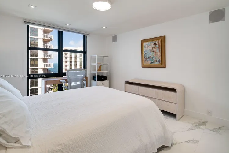 Towers of Key Biscayne #D907 image #18