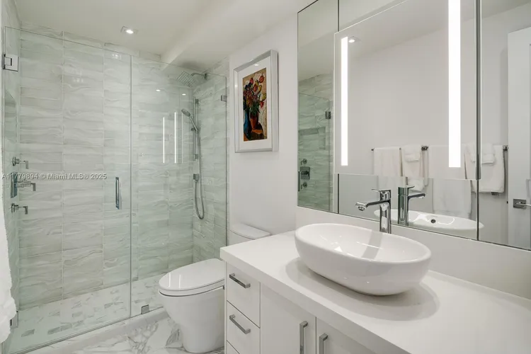 Towers of Key Biscayne #D907 image #19