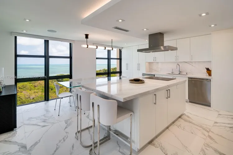 Towers of Key Biscayne #D907 image #7