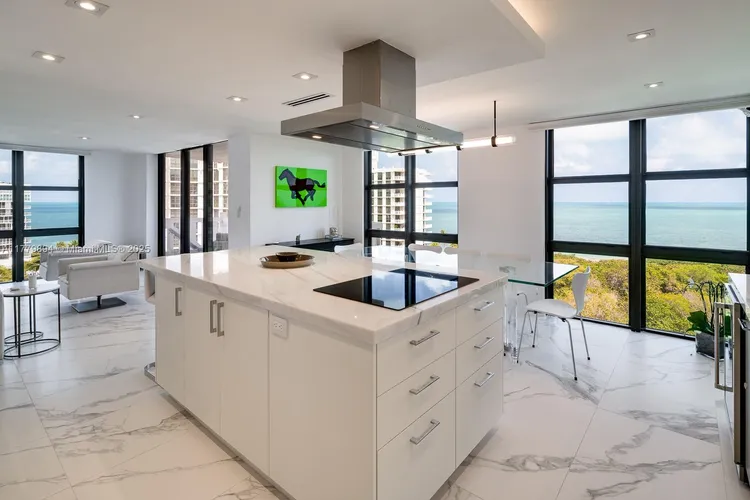 Towers of Key Biscayne #D907 image #8