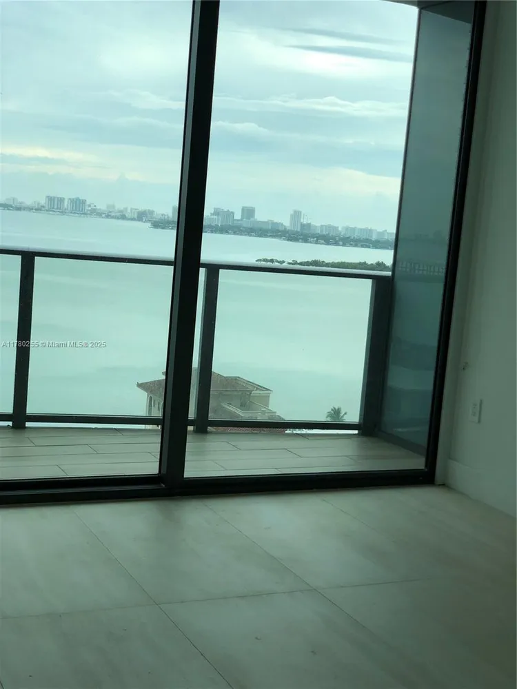 Icon Bay #1604 image #11