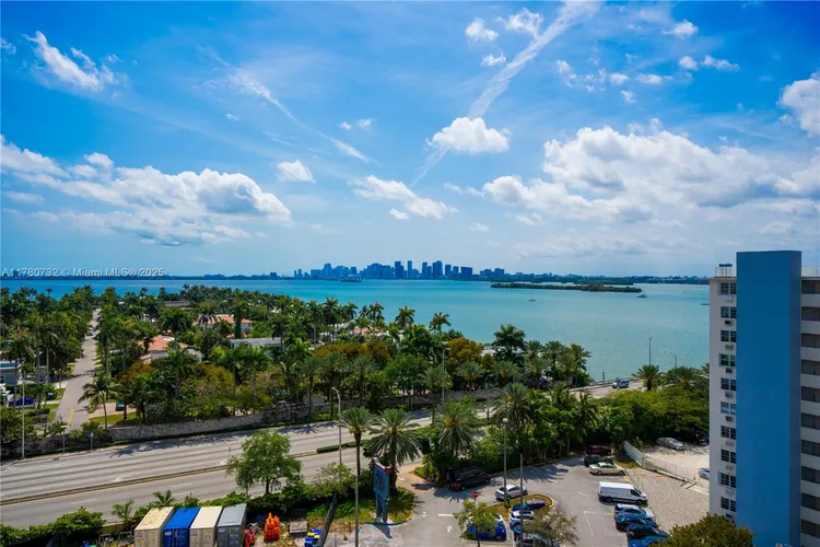 360 Condo #1026 image #17