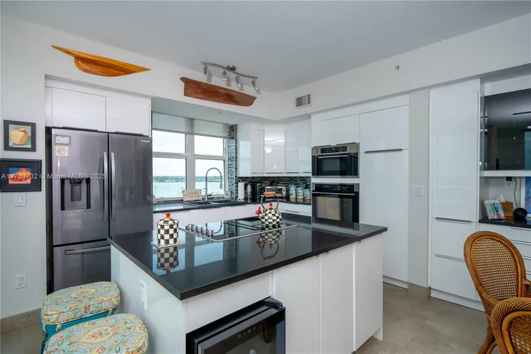 360 Condo #1026 image #22