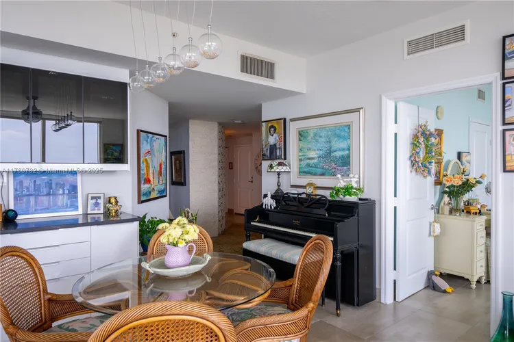 360 Condo #1026 image #26