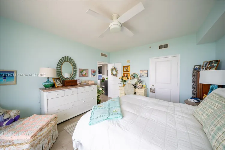 360 Condo #1026 image #29