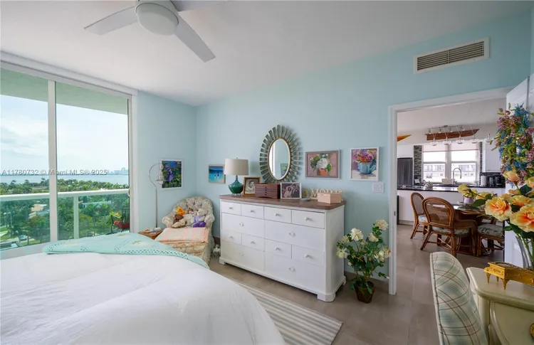 360 Condo #1026 image #30