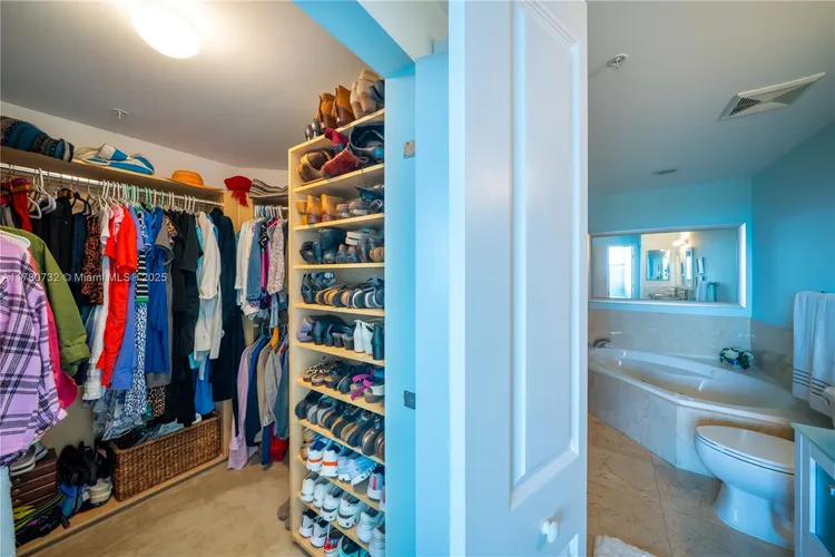 360 Condo #1026 image #31