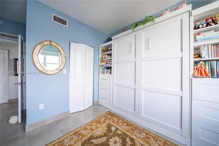 360 Condo #1026 image #38