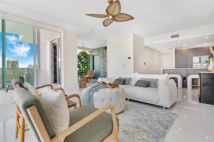 Le Jardin Residences #501 image #6