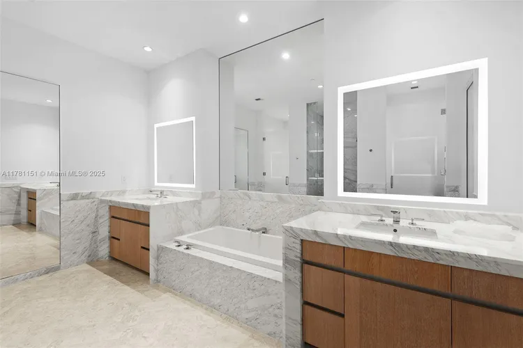 Two Park Grove #17D image #16