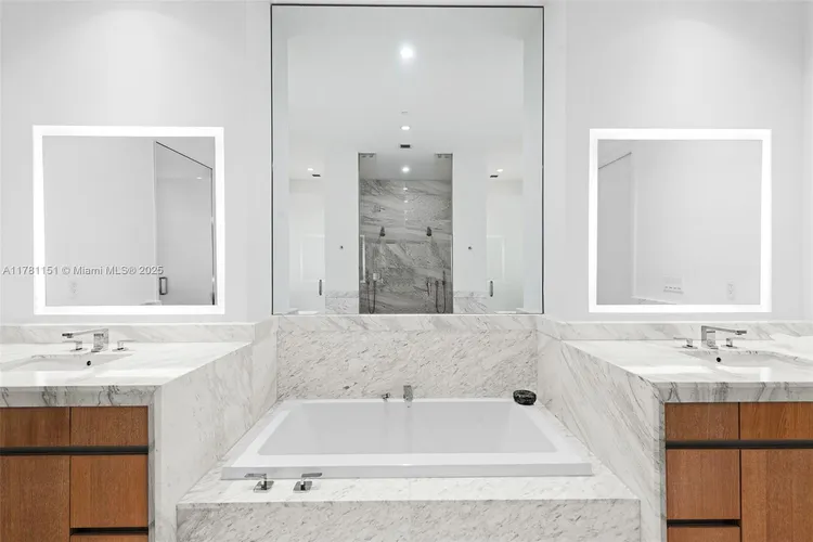 Two Park Grove #17D image #17