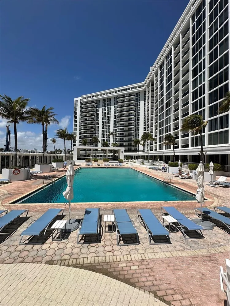 Harbour House #1505 image #17