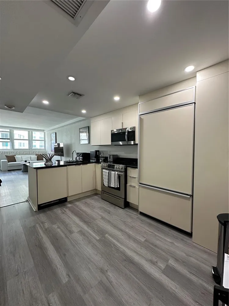 Harbour House #1505 image #21