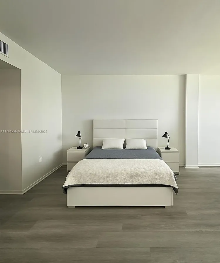 Harbour House #1505 image #24