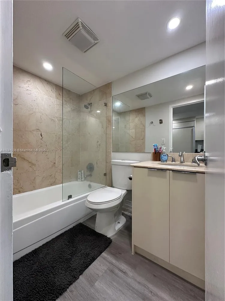 Harbour House #1505 image #26
