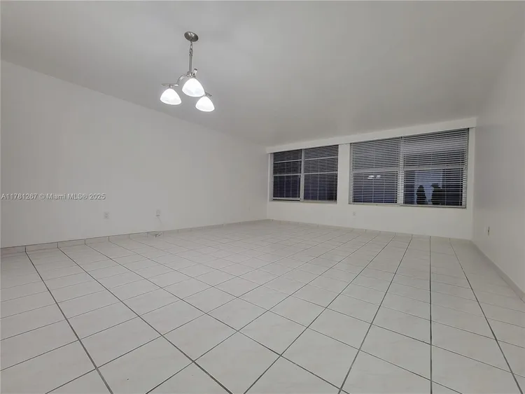 Triton Towers #1401 image #19